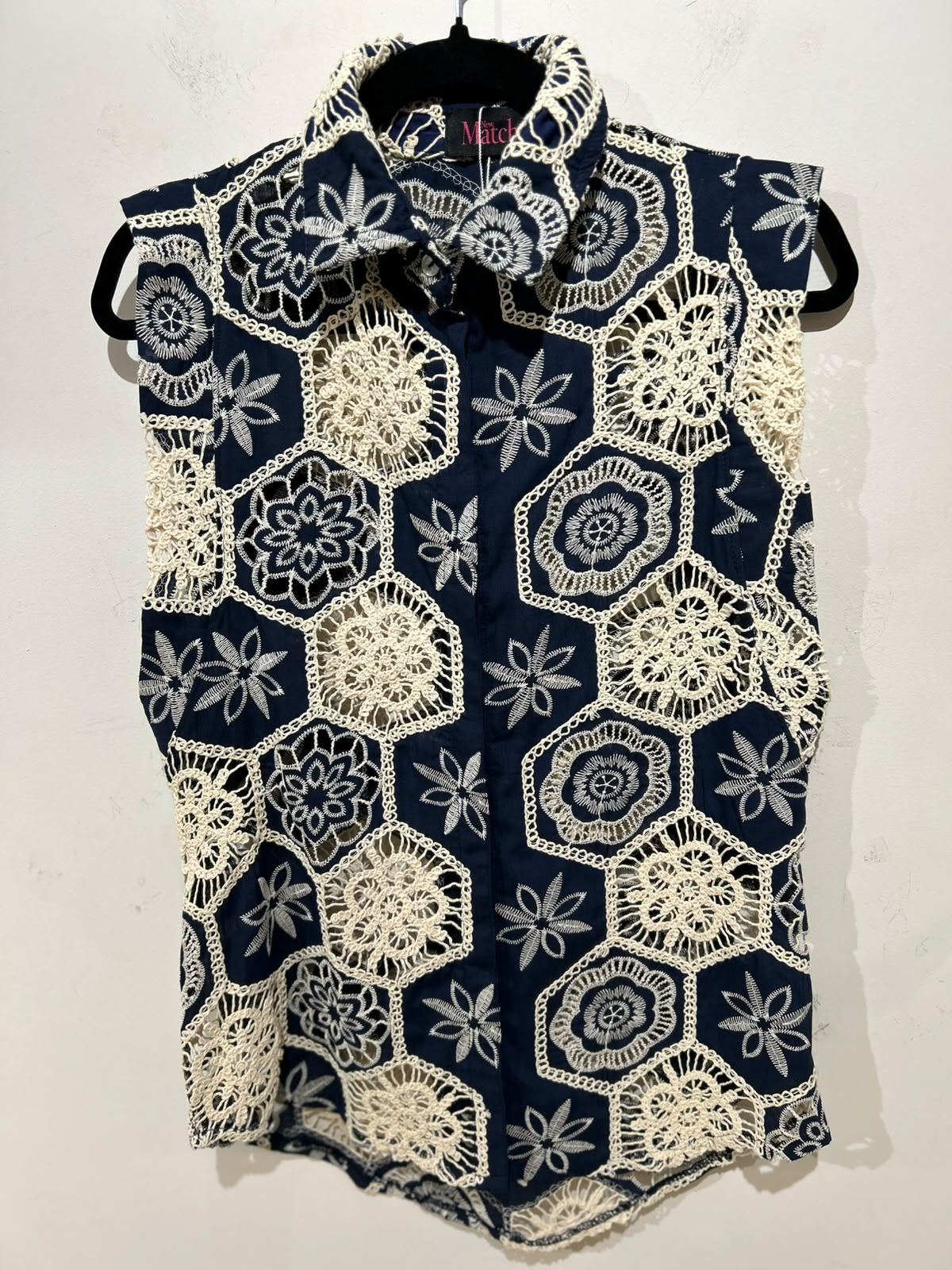 Camisa Regata Detalhes Crochet