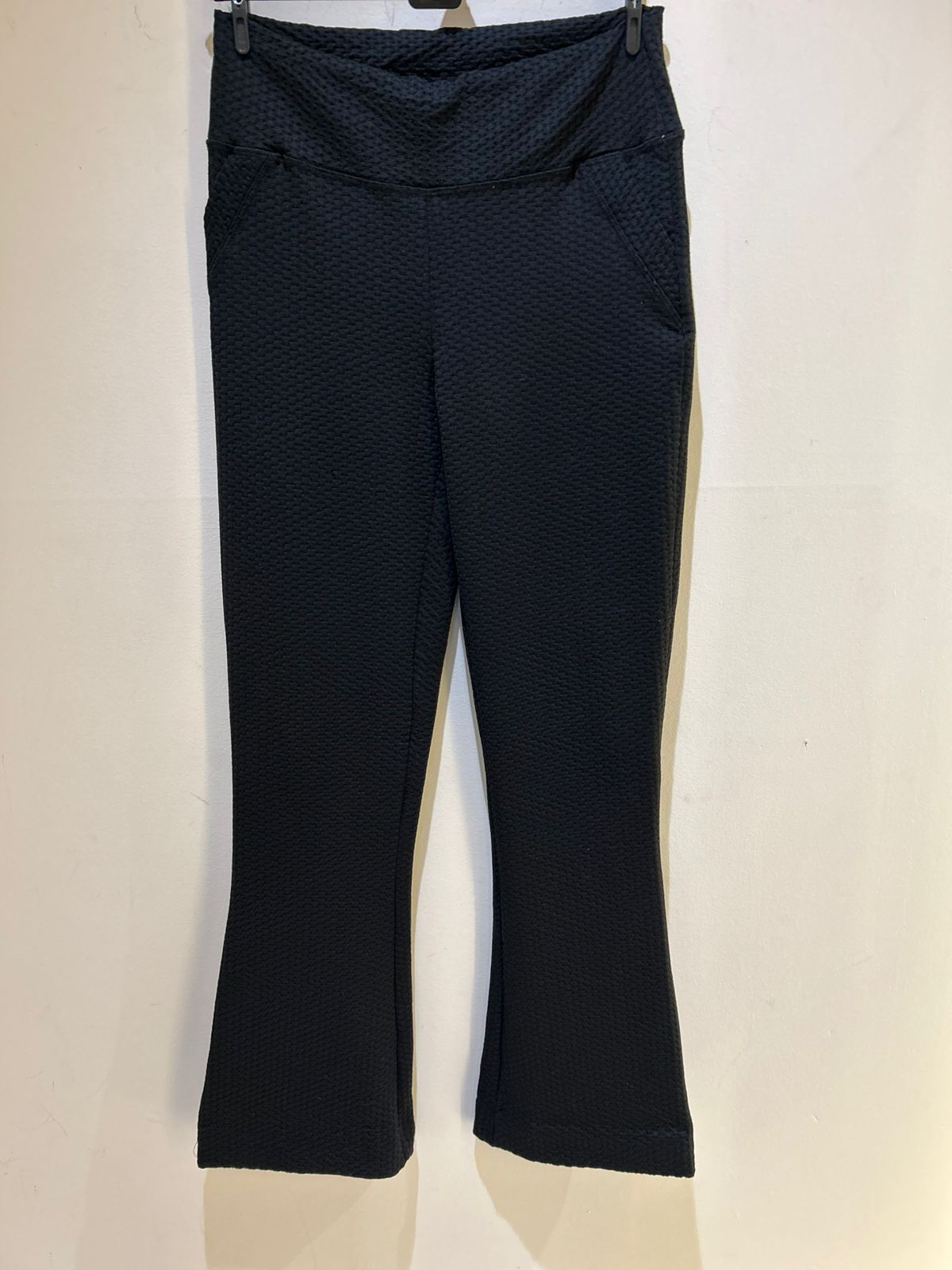 Calça Flare Bolsos