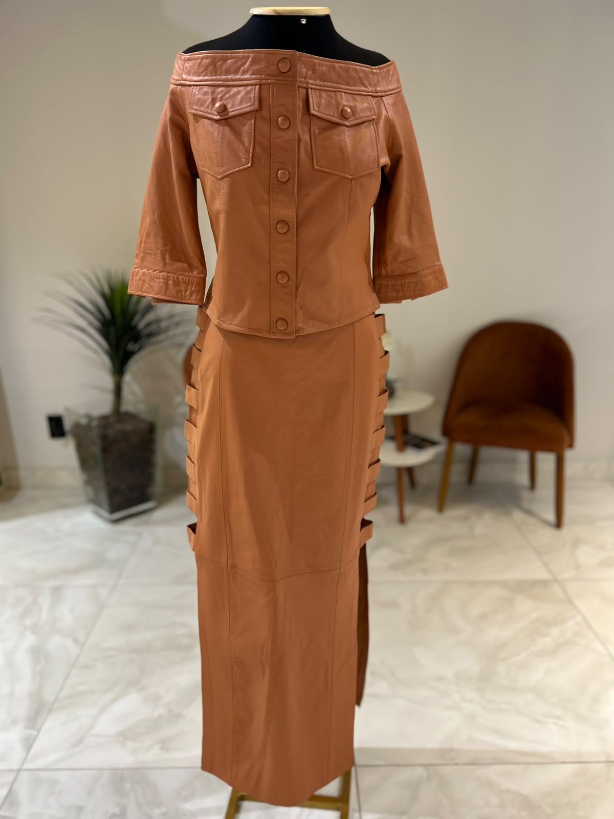 Conjunto Couro Top + Saia Midi