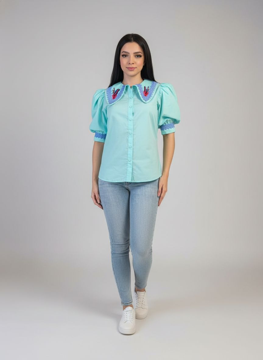 Camisa Bordada Detalhes Gola